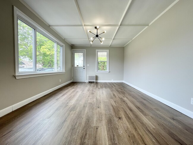 111 McAlpine Ave S in Welland, ON - Building Photo - Building Photo