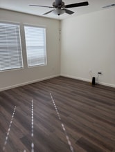 8801 Scintilla Ave in Bakersfield, CA - Foto de edificio - Building Photo