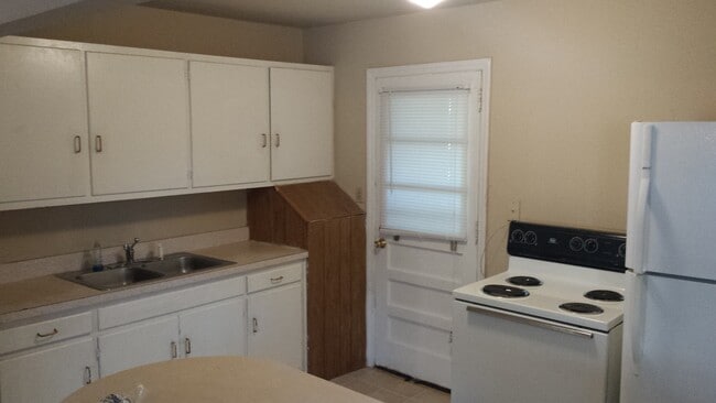 2913 Dexter Ave in Greensboro, NC - Foto de edificio - Building Photo