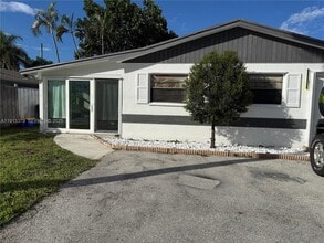 601 SW 10th St in Delray Beach, FL - Foto de edificio - Building Photo