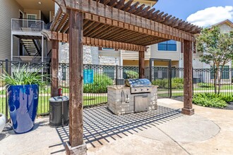 Park Hudson Place Apartments in Bryan, TX - Building Photo - Building Photo