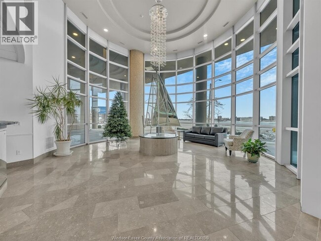 1225 Riverside Dr W in Windsor, ON - Building Photo - Building Photo