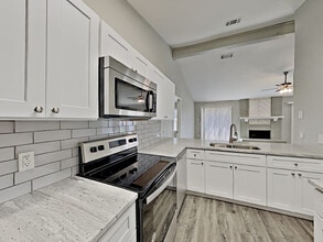 206 Kalmia Dr in Arlington, TX - Building Photo - Building Photo