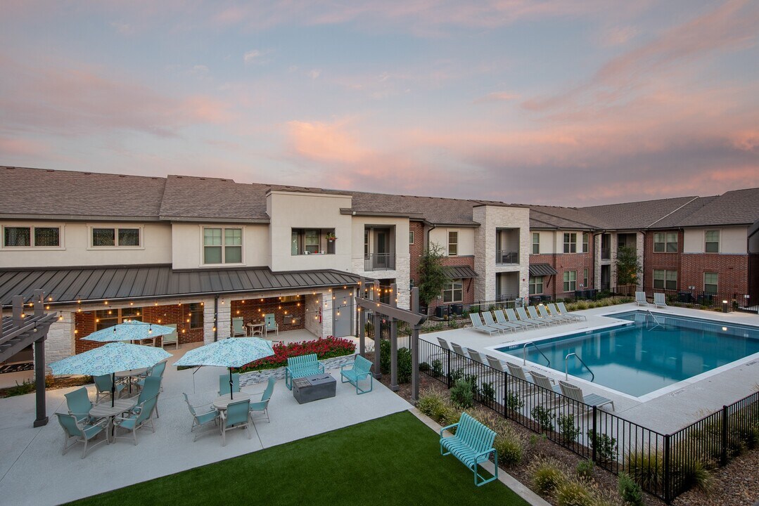 The Luxe at Rowlett 55+ Active Adult in Rowlett, TX - Foto de edificio