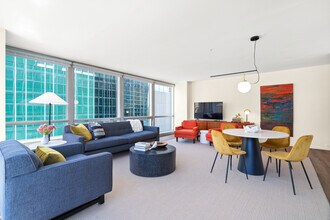 340 W Diversey Pkwy in Chicago, IL - Building Photo - Building Photo