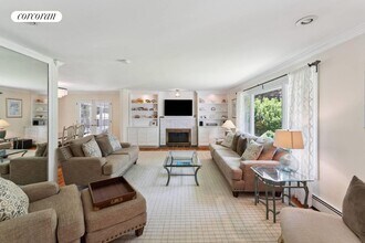 9 White Oak Ln in Westhampton, NY - Building Photo - Building Photo