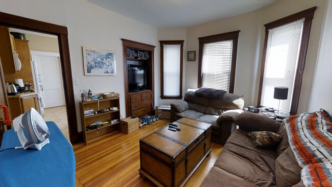 223 Holland St, Unit 1