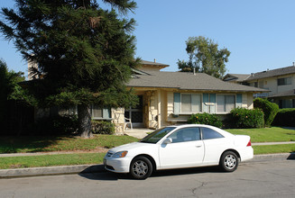 2327 E Omega Ave in Anaheim, CA - Building Photo - Building Photo