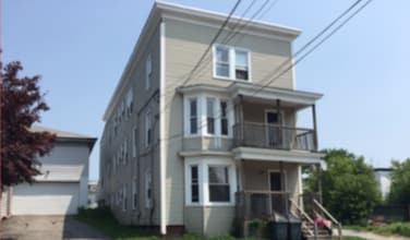 74 Pierce St in Lewiston, ME - Foto de edificio - Building Photo