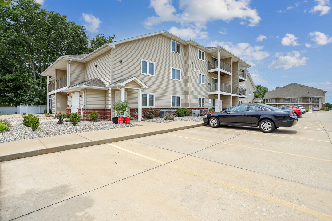 Eastland Apartments in Urbana, IL - Foto de edificio