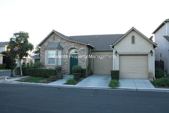 4071 W Peach Tree Ln in Fresno, CA - Building Photo - Building Photo