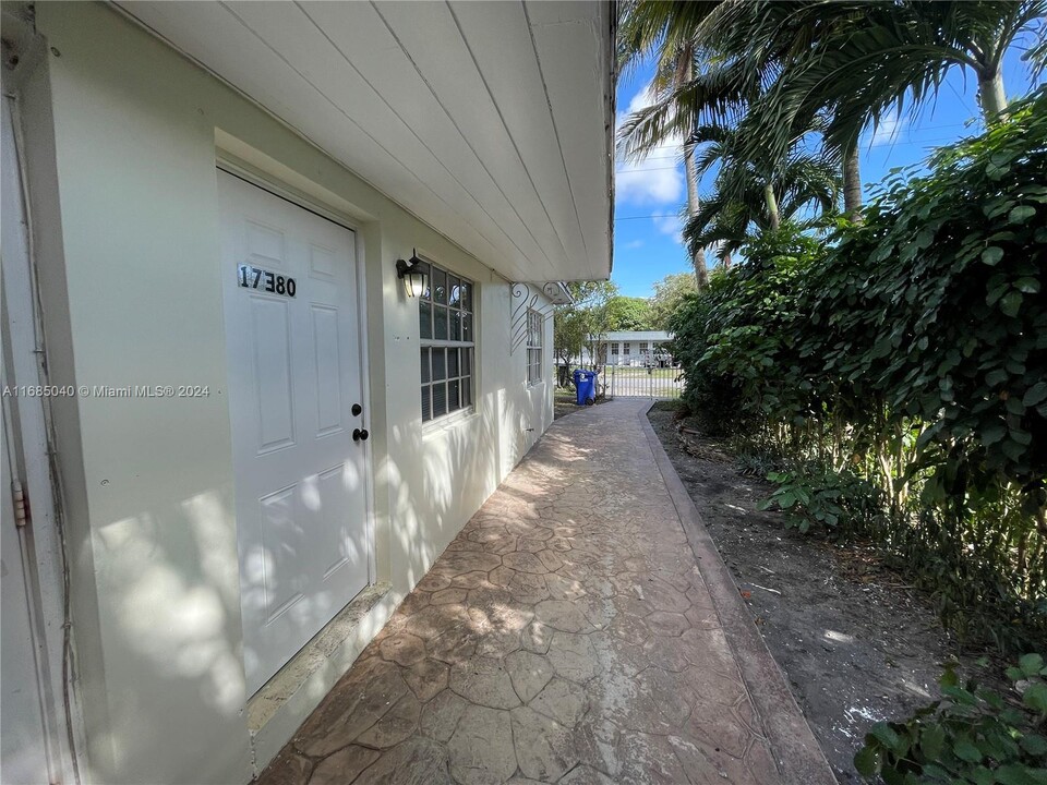 17380 NE 4th Pl in North Miami Beach, FL - Building Photo