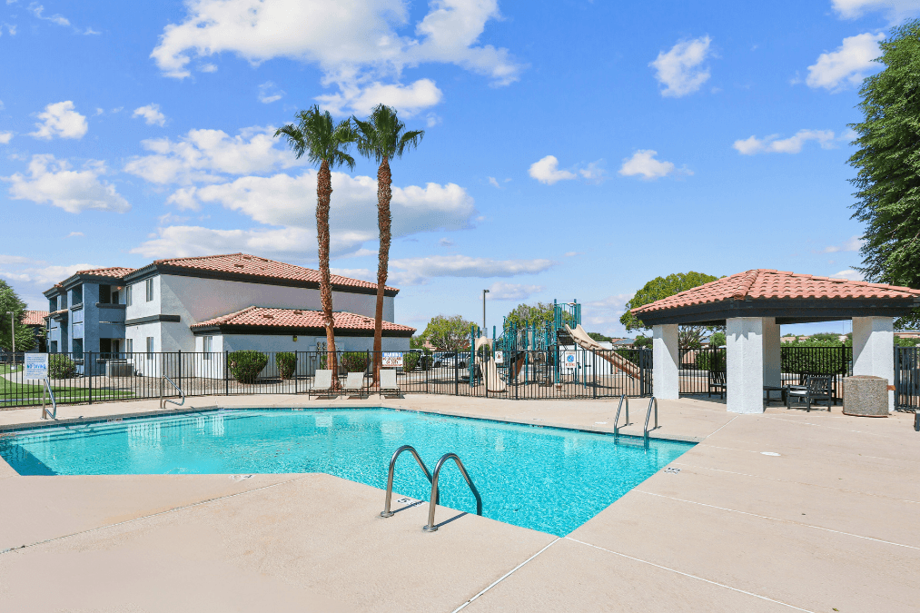 Villa Serena in Yuma, AZ - Foto de edificio