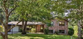 132 Atwood Dr in Hendersonville, NC - Building Photo