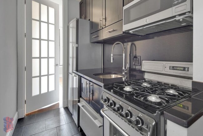 221 Mott St in New York, NY - Building Photo - Building Photo