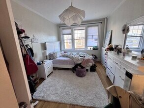 11 Alton Pl, Unit 4 in Brookline, MA - Building Photo - Building Photo