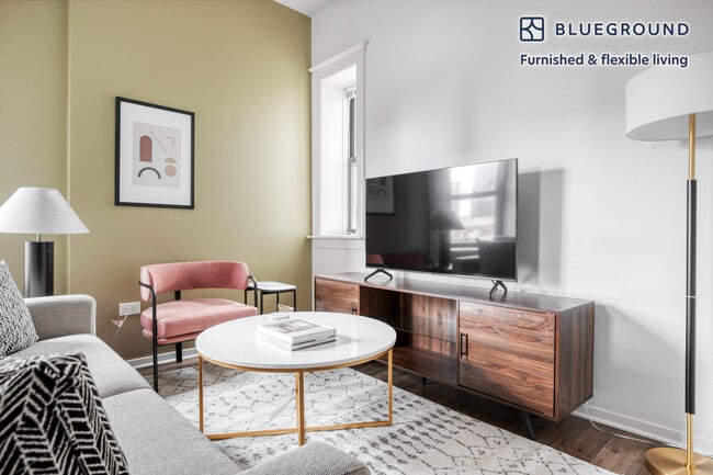 30 E Roosevelt Rd in Chicago, IL - Building Photo - Building Photo