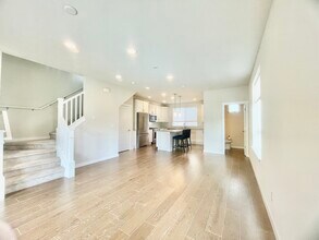 14647 36th Ct NE in Lake Forest Park, WA - Building Photo - Building Photo