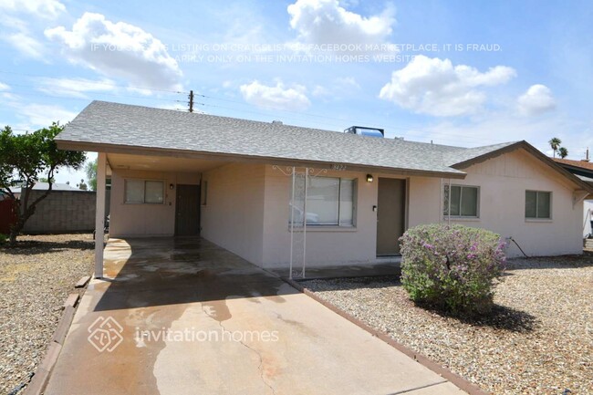 8422 N 42nd Dr in Phoenix, AZ - Foto de edificio - Building Photo