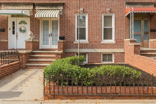 property at 47-18 39th Pl