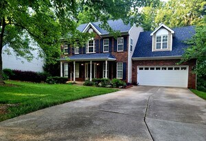 6351 Pink Dogwood Ln in Charlotte, NC - Building Photo