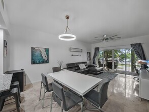 1610 Presidential Way in West Palm Beach, FL - Building Photo - Building Photo