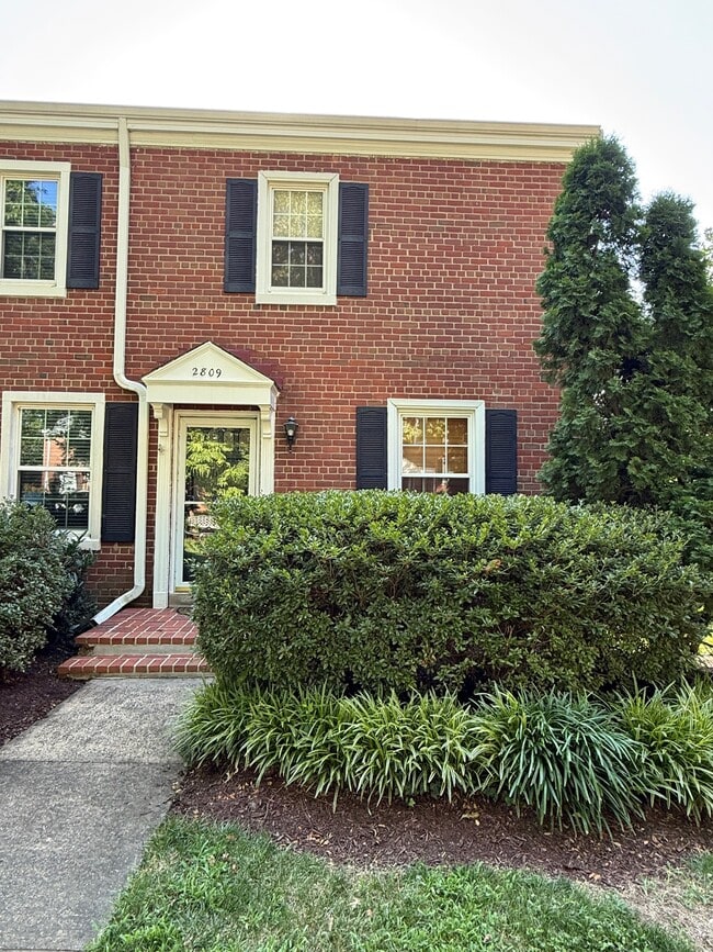 property at 2809 S Abingdon St