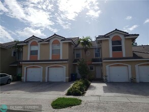 5586 NW 90th Terrace in Sunrise, FL - Building Photo - Building Photo