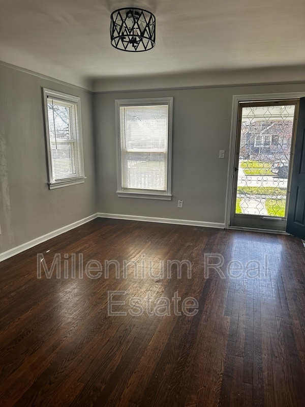 649 Markle Ave in Pontiac, MI - Foto de edificio - Building Photo