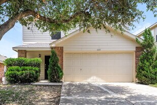 6601 Meadow Way Ln in Fort Worth, TX - Building Photo