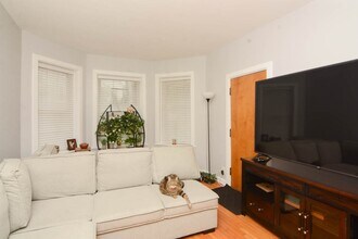 1722 W Fletcher St, Unit J06P in Chicago, IL - Building Photo - Building Photo