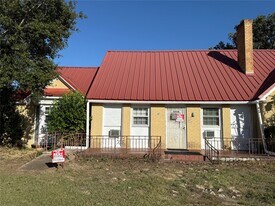 5004 Irvington Blvd in Houston, TX - Building Photo