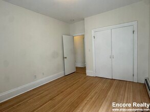 1539 Beacon St, Unit 18 in Brookline, MA - Building Photo - Building Photo