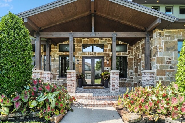 property at 3610 Oak Forest Dr