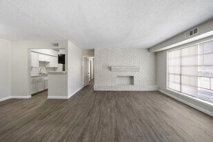 Rose Garden Apartments in Houston, TX - Building Photo