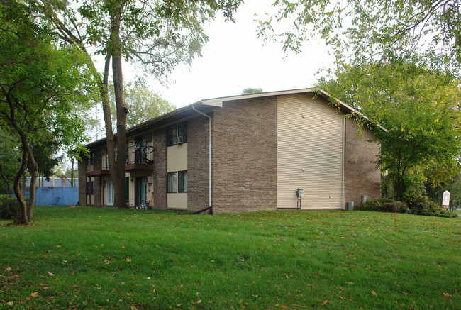 Chestnut Apartments Apartments in Lansing, MI - Building Photo - Building Photo