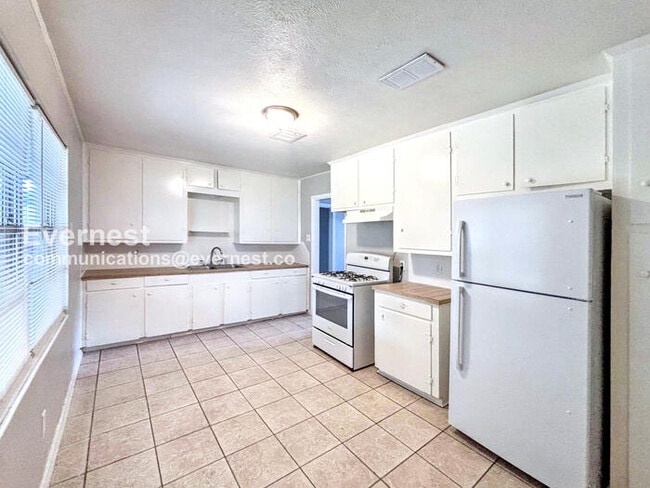 3719 Dumbarton Rd in Pasadena, TX - Foto de edificio - Building Photo