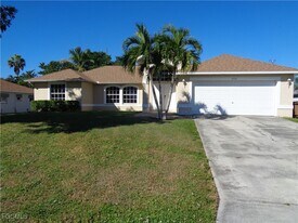 2716 SW 12th Pl in Cape Coral, FL - Building Photo