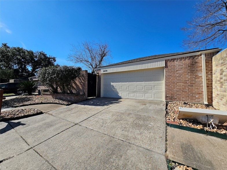 8319 Wind Veil Dr, Unit 1N in Houston, TX - Building Photo