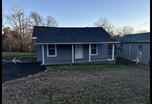 2102 Adams Ave in Knoxville, TN - Building Photo