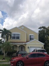 9957 W Daffodil Ln in Miramar, FL - Building Photo - Building Photo