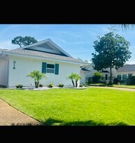 318 Wahoo Rd in Panama City Beach, FL - Building Photo