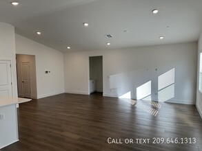 1383 Caravel Ct in Lathrop, CA - Building Photo - Building Photo