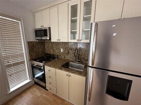 3245 Virginia St, Unit 35 in Miami, FL - Building Photo