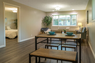 Parkview Apartments - 55+ in Portland, OR - Building Photo - Interior Photo