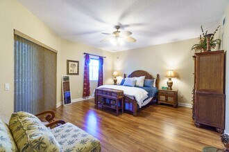 12055 Gandy Blvd N in St. Petersburg, FL - Building Photo - Building Photo