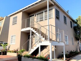 715 Loma Dr in Hermosa Beach, CA - Building Photo