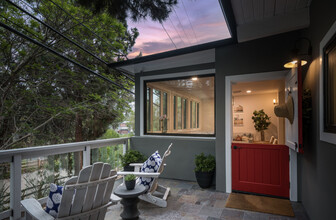 517 W Rustic Rd in Santa Monica, CA - Building Photo - Building Photo