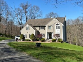 77C Long Meadow Hill Rd in Brookfield, CT - Building Photo - Building Photo