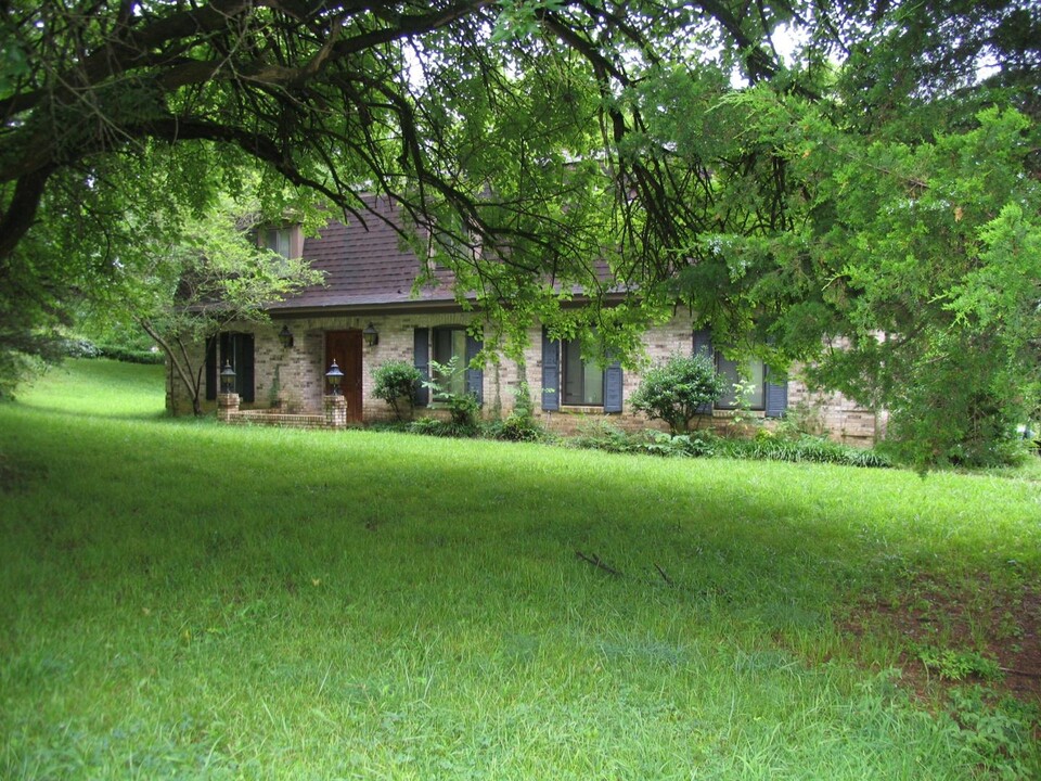 507 Colonial Cir in Starkville, MS - Building Photo